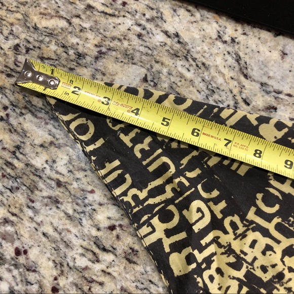 Burton triangle-shaped scarf - Picture 8 of 8